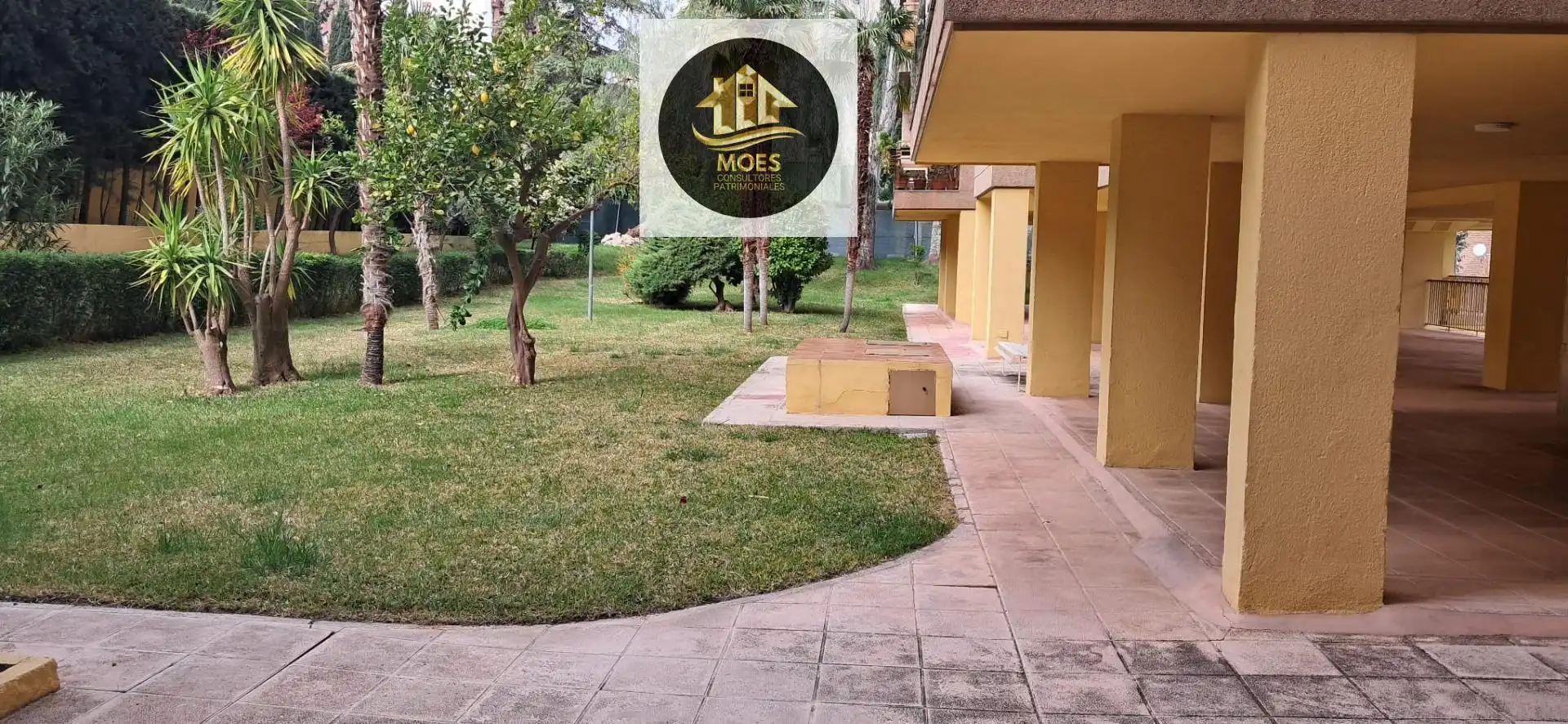 Vista exterior de Piso en venta en  Jaén Capital con Aire acondicionado, Jardín privado y Trastero