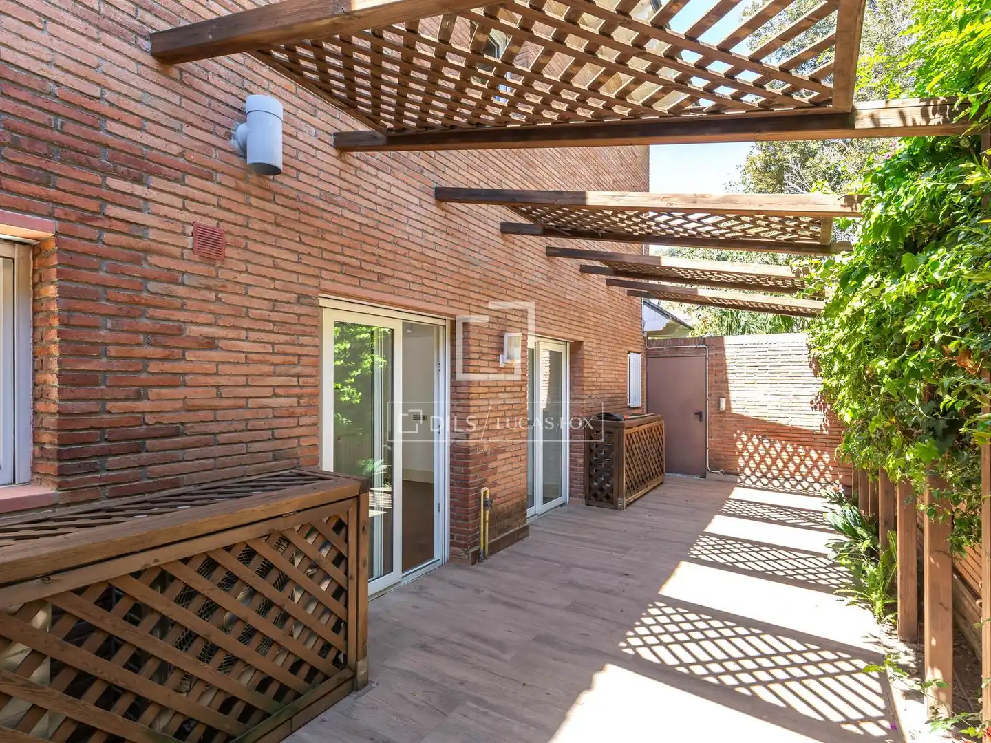 Terrassa de Casa o xalet en venda en Sant Just Desvern amb Aire condicionat, Calefacció i Jardí privat
