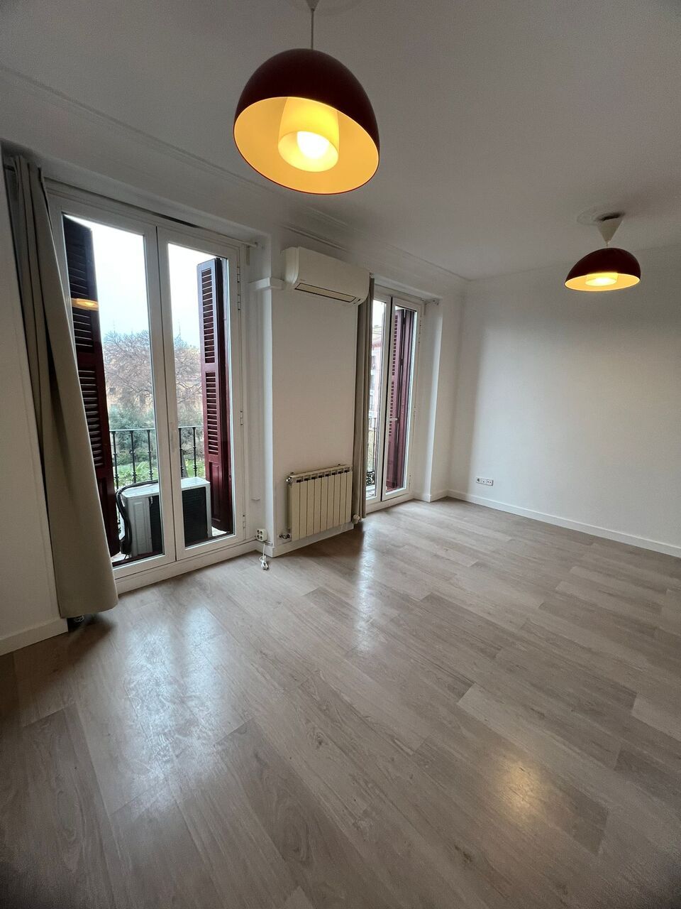 Habitación de Piso de alquiler en  Madrid Capital con Aire acondicionado, Calefacción y Balcón