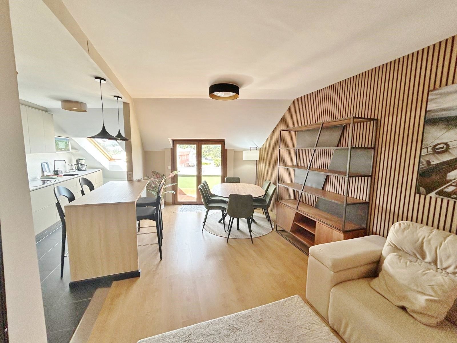 Sala d'estar de Pis de lloguer en Carballo amb Calefacció, Terrassa i Moblat
