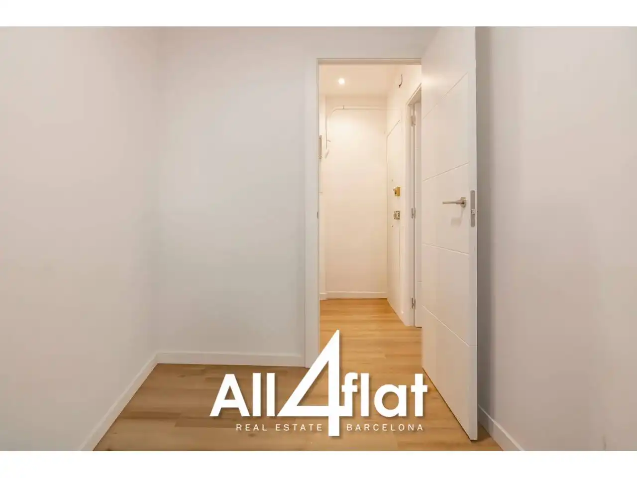 Bedroom of Flat for rent in Barcelona  with Air Conditioner and Alarm