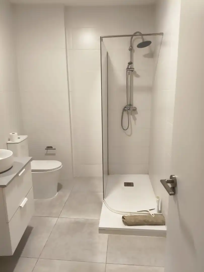 Baño de Piso para compartir en Ontinyent con Aire acondicionado, Calefacción y Parquet