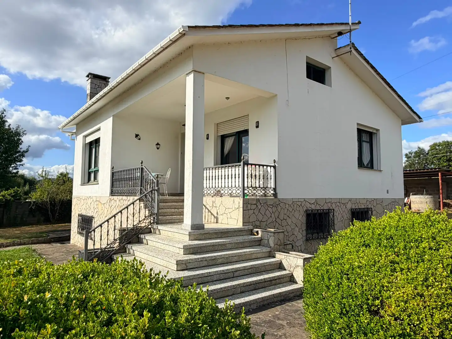 Vista exterior de Casa o xalet de lloguer en Begonte amb Calefacció, Jardí privat i Terrassa