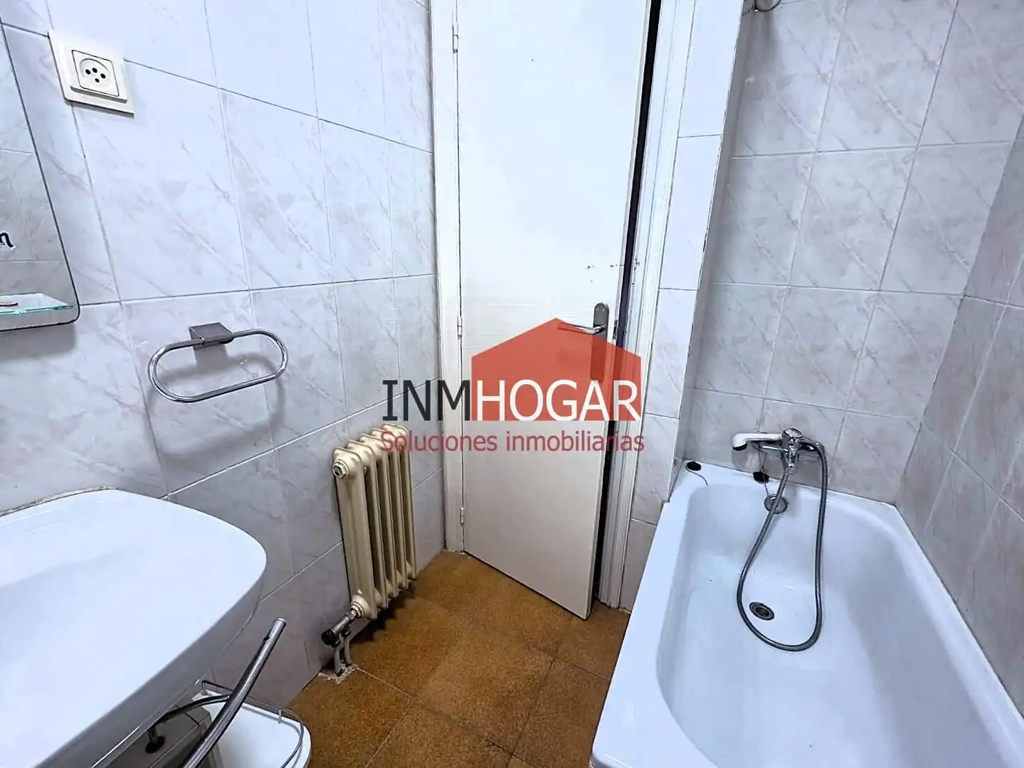 Baño de Piso en venta en Ávila con Calefacción, Parquet y Balcón