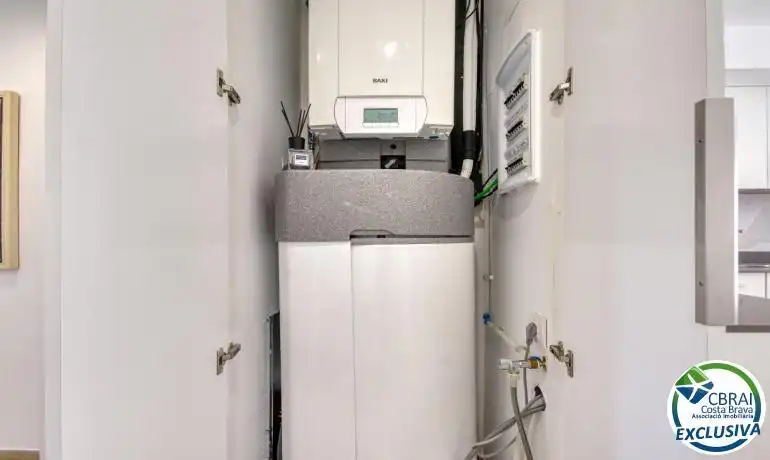 Baño de Piso en venta en Roses con Calefacción, Horno y Microondas