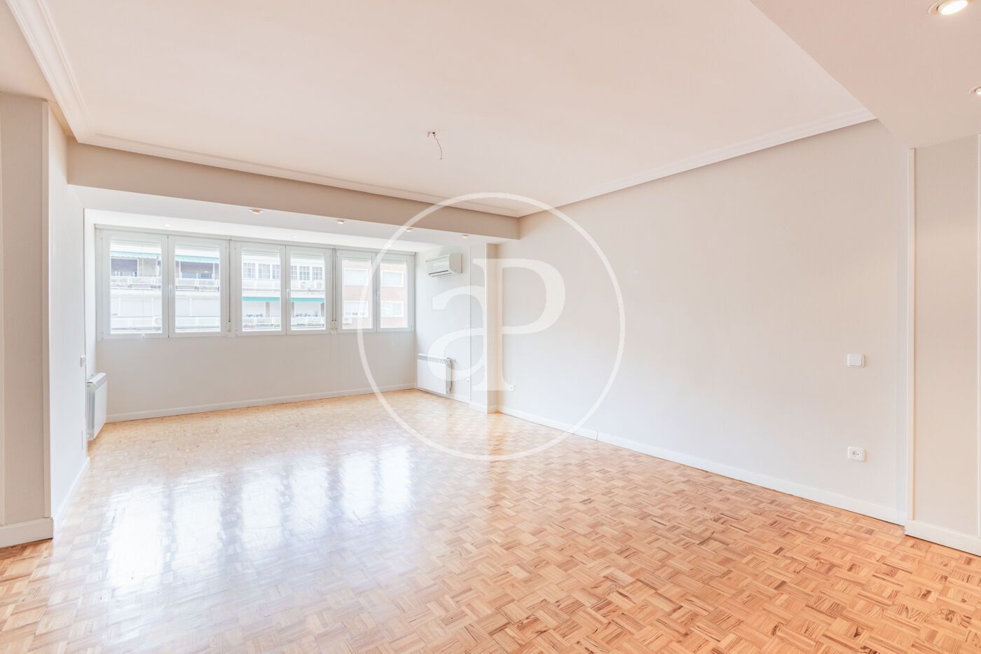 Exterior view of Flat to rent in  Madrid Capital  with Air Conditioner, Heating and Pets allowed