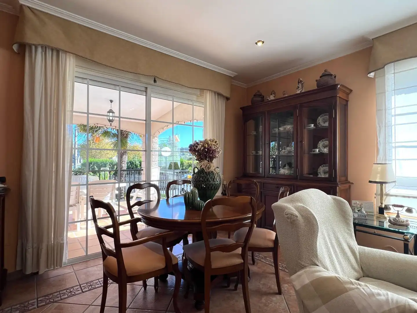 Dining room of Houses for sale in Bergondo, A Coruña