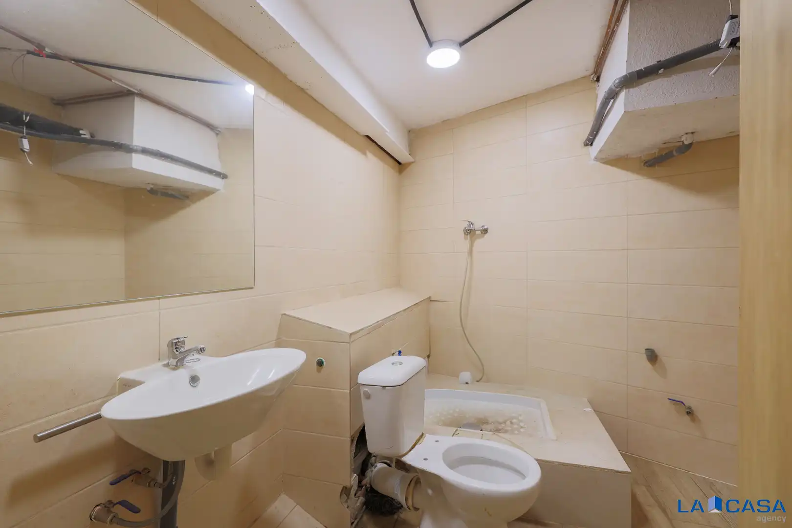 Bathroom of Ground floor for sale in Barcelona
