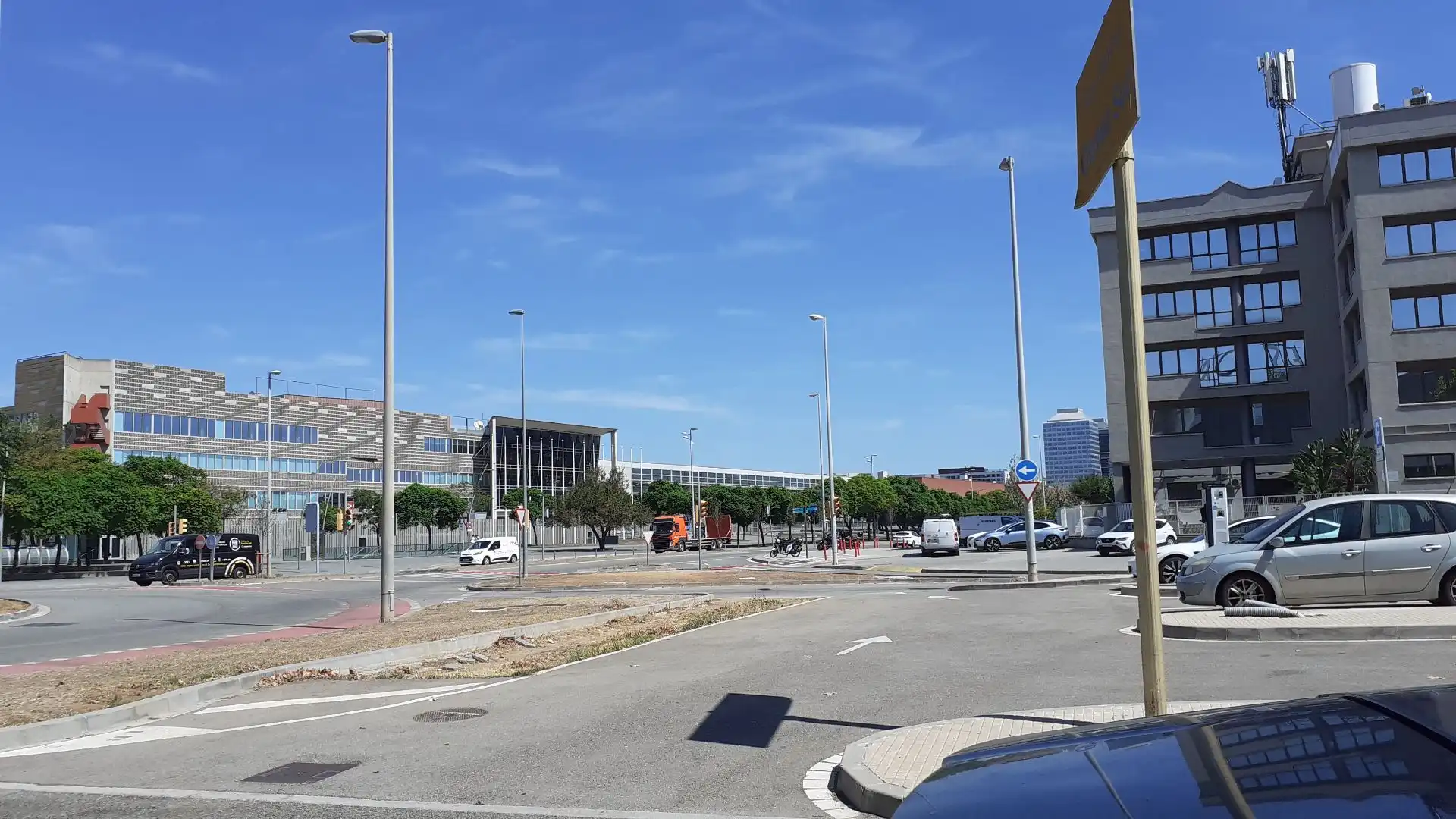 Außenansicht von Fabrikhallen zur Miete in L'Hospitalet de Llobregat