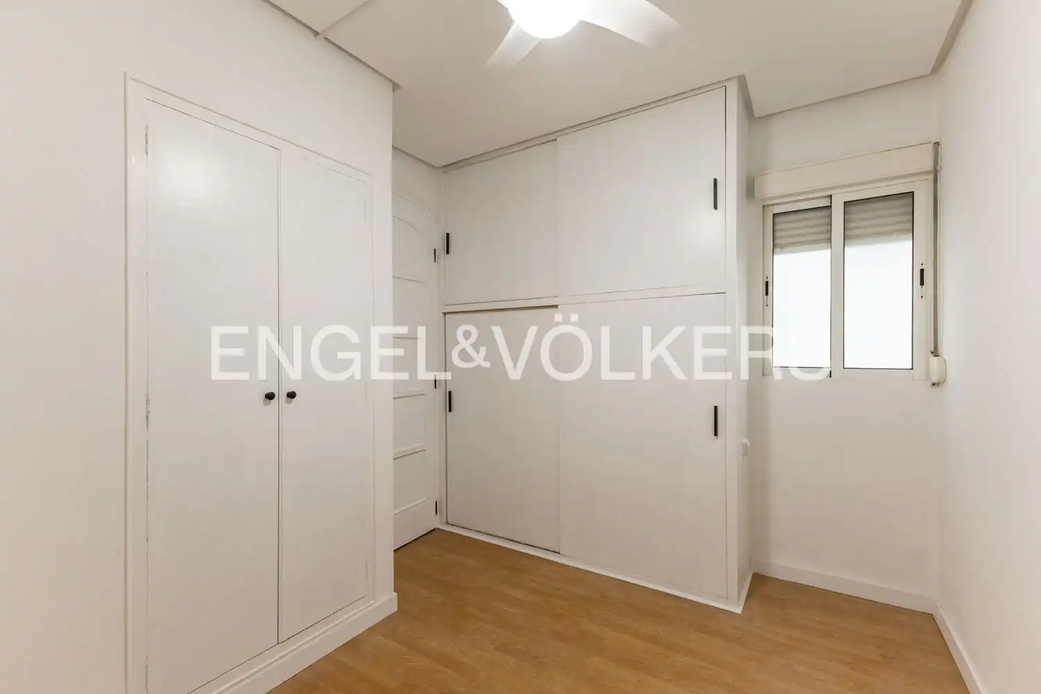 Schlafzimmer von Wohnung zur Miete in Valencia mit Klimaanlage, Heizung und Parkett