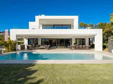 Casa amb balcó en venda a Nueva Andalucía