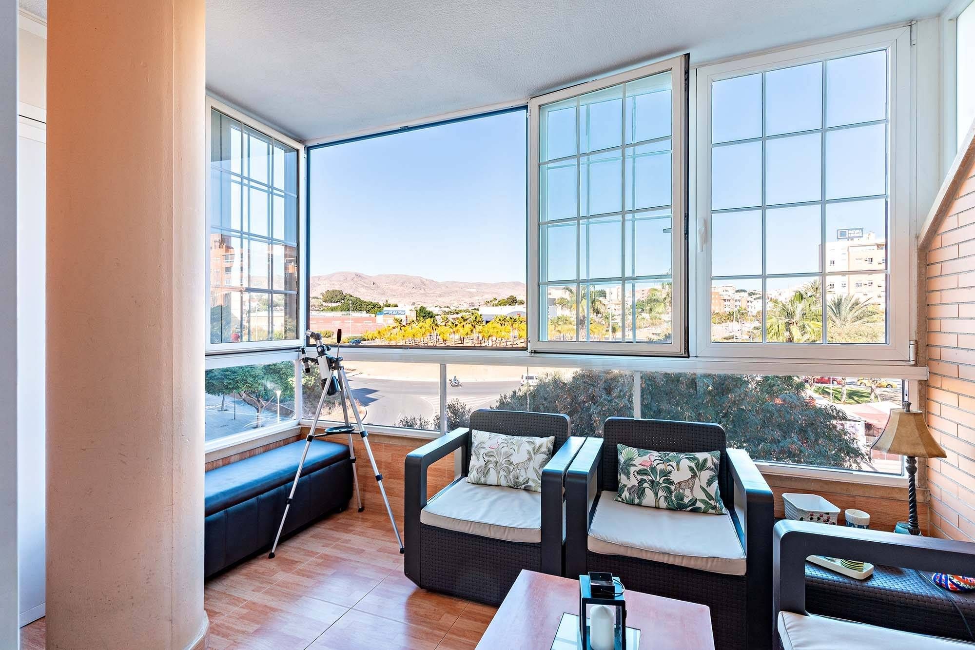 Vista exterior de Piso en venta en  Almería Capital con Aire acondicionado, Calefacción y Terraza