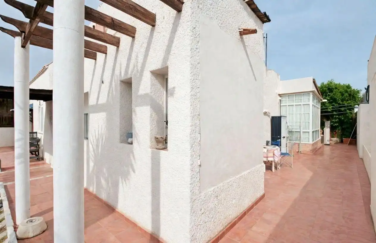 Chalet con piscina en venta en Retamar, imagen 3
