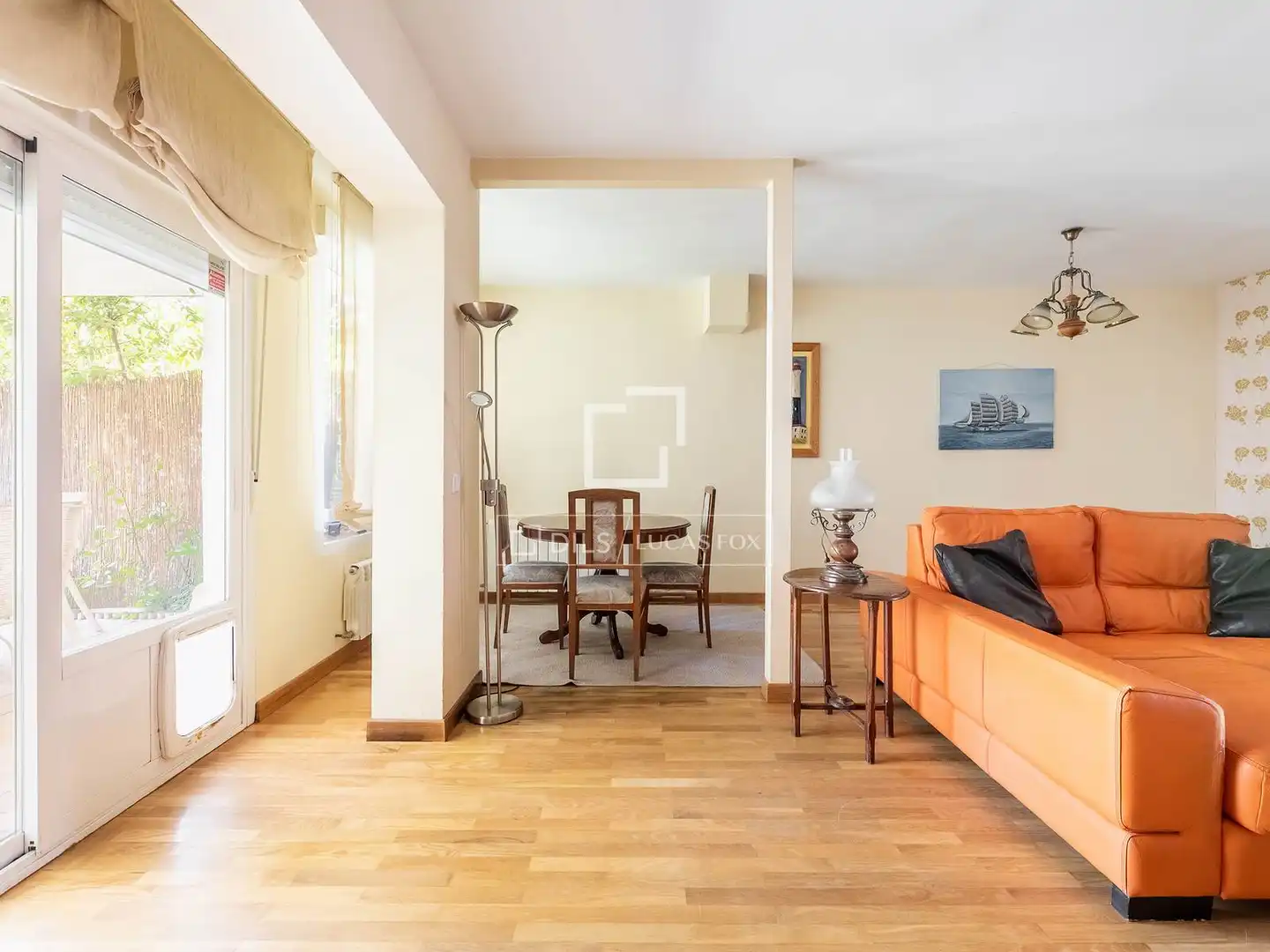 Sala d'estar de Casa o xalet en venda en Majadahonda amb Aire condicionat i Jardí privat