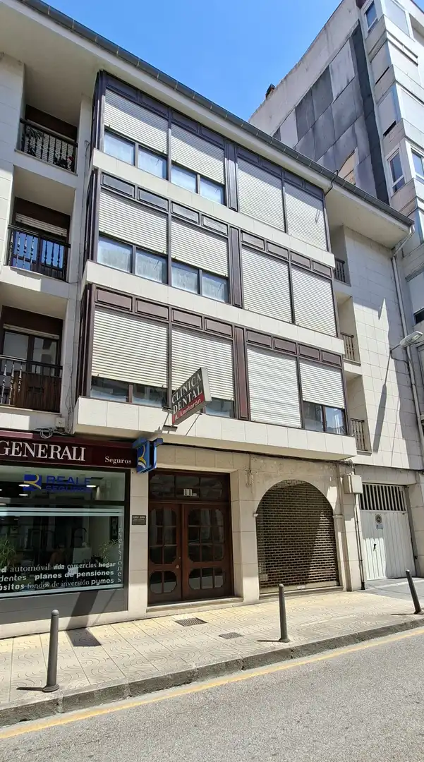 Außenansicht von Wohnung zum Verkauf in Torrelavega  mit Heizung, Parkett und Abstellraum