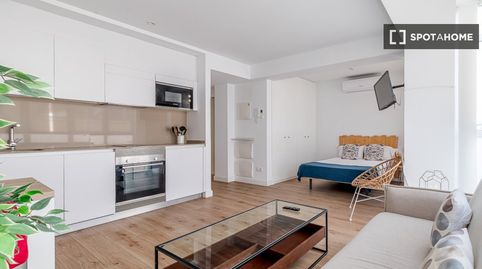 Foto 4 de Habitació a Castillejos - Cuzco, Madrid Capital