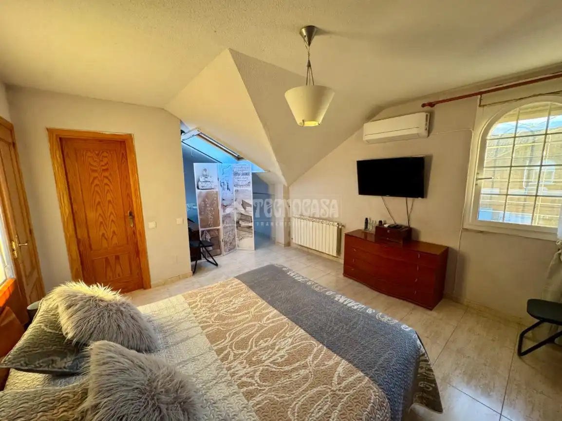 Habitación de Casa adosada en venta en Villanueva de la Torre con Aire acondicionado