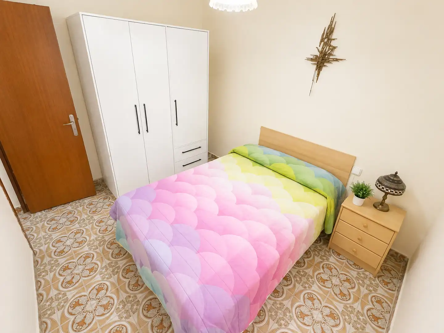 Schlafzimmer von Erdgeschoss zum Verkauf in Tarragona mit Klimaanlage, Privatgarten und Terrasse