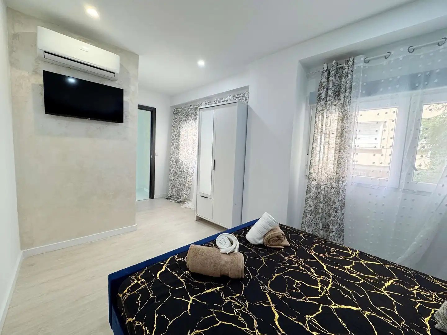 Habitación de Piso en venta en Alicante / Alacant con Aire acondicionado, Terraza y Trastero