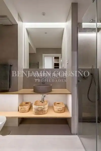 Baño de Piso de alquiler en Madrid con Terraza y Amueblado