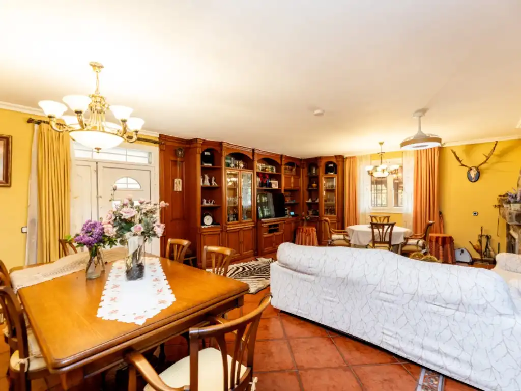 Sala de estar de Casa o chalet en venta en Espinoso del Rey con Terraza, Piscina y Amueblado
