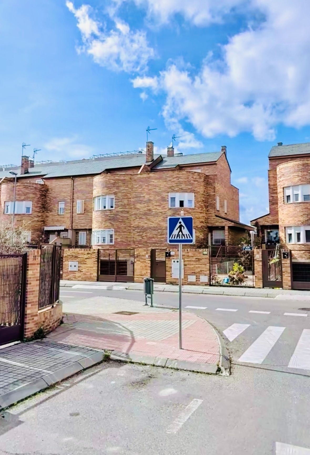 Exterior view of Single-family semi-detached for sale in Valdemoro  with Air Conditioner, Heating and Private garden