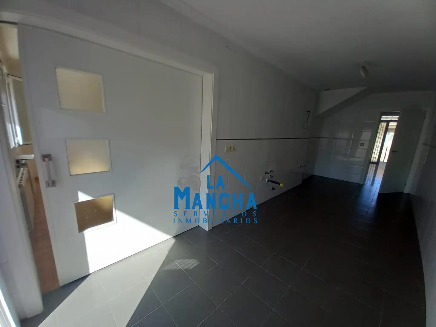 Casa adosada en venda en Madrigueras amb Calefacció, Terrassa i Traster