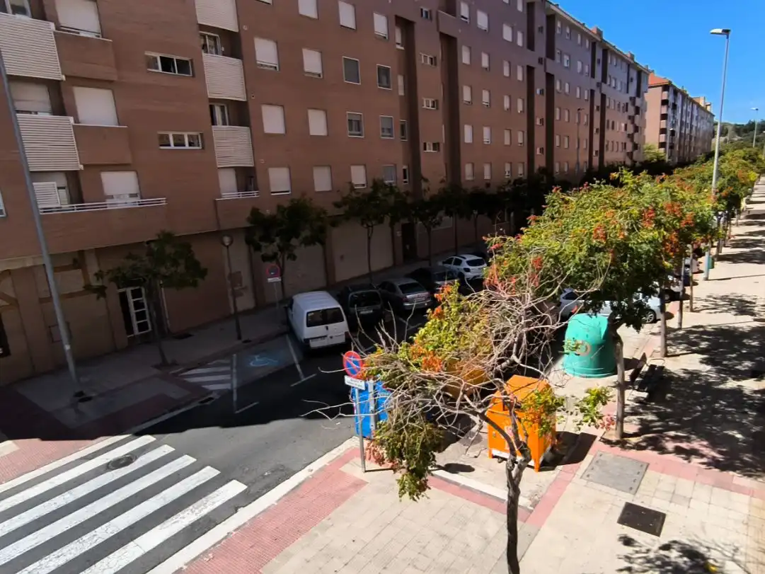 Vista exterior de Oficina en venda en  Logroño amb Aire condicionat, Calefacció i Terrassa