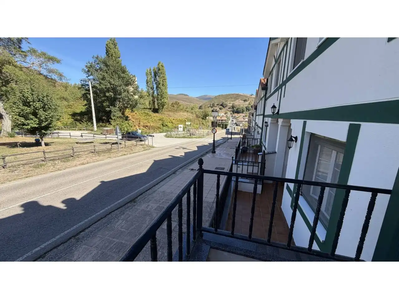 Vista exterior de Casa adosada en venda en Espinosa de los Monteros, Burgos