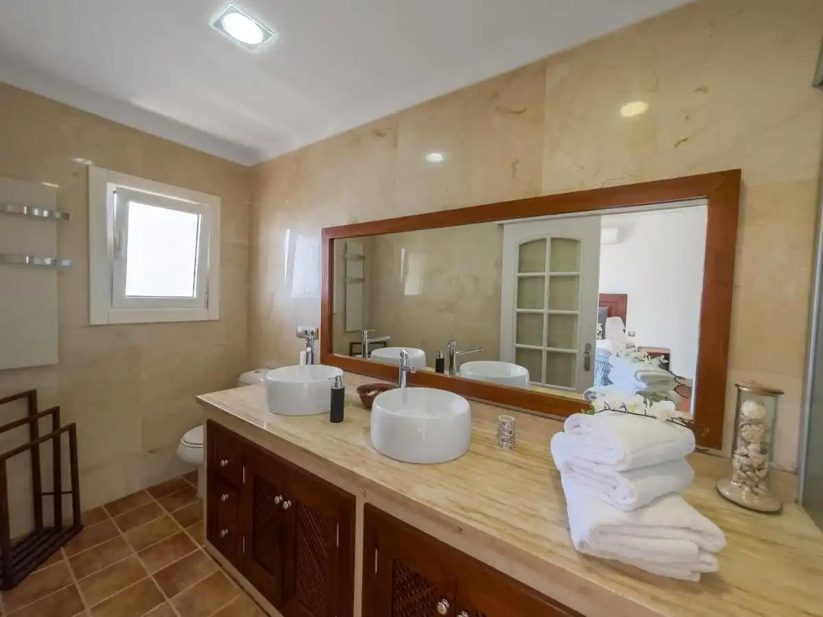 Bathroom of Houses for sale in Santa Brígida  with Air Conditioner, Heating and Private garden