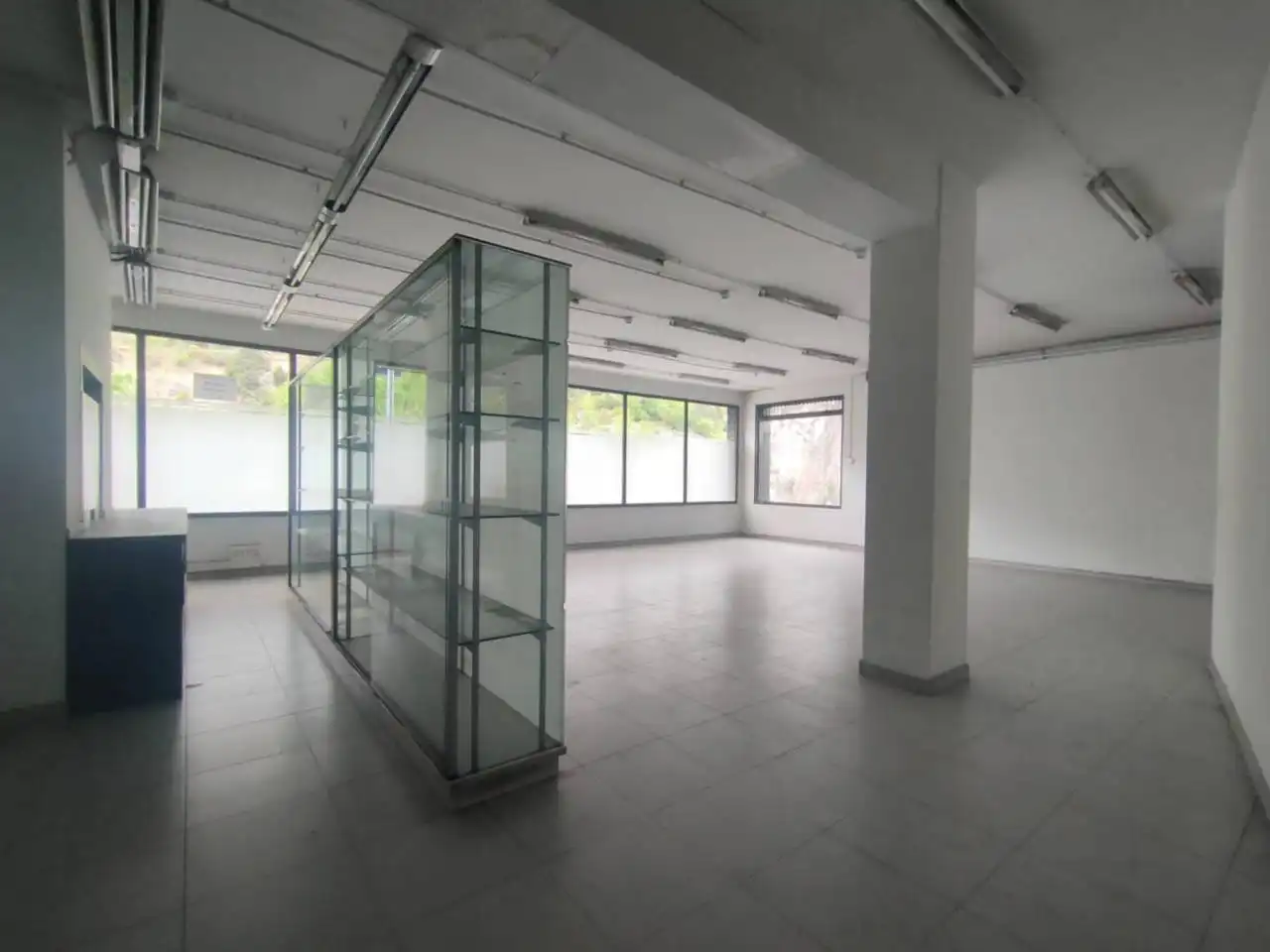 Local comercial en venta en Les Escaldes, imagen 2