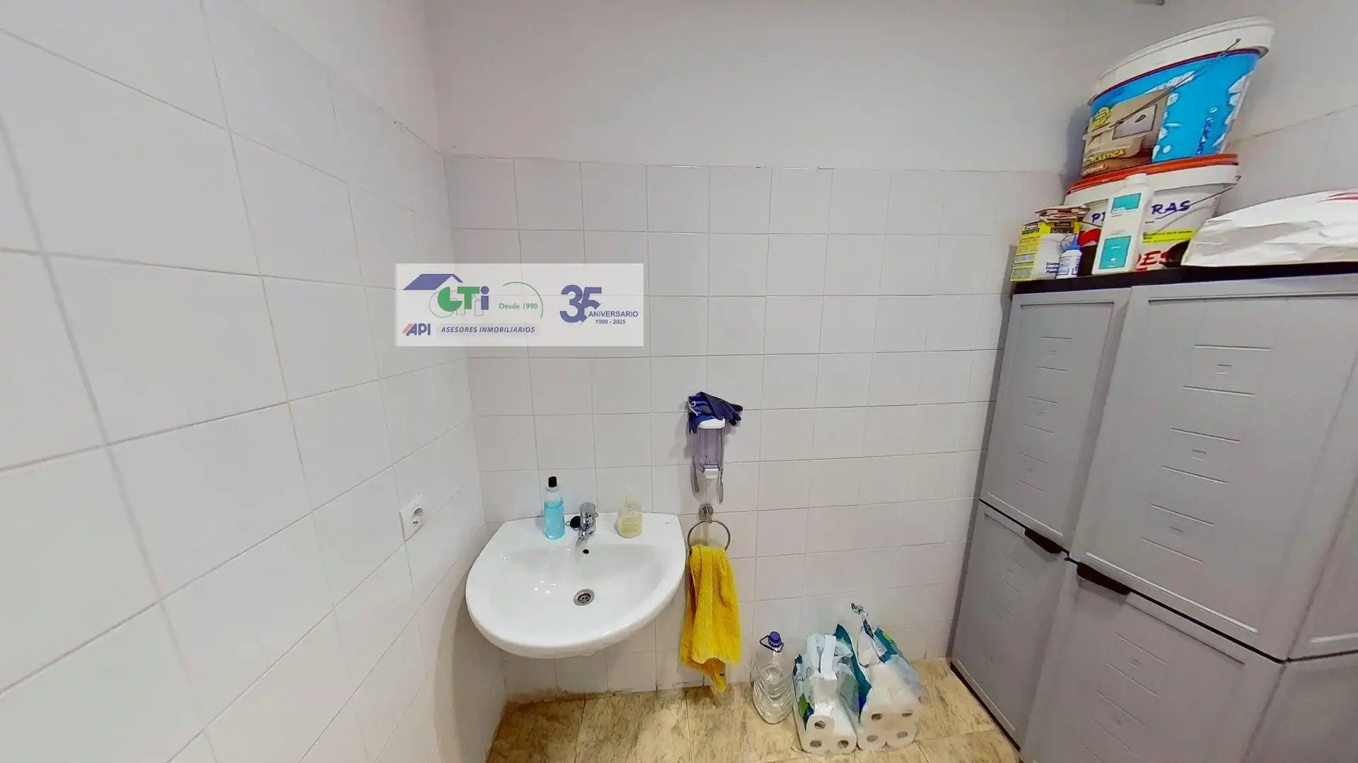 Bathroom of Industrial buildings for sale in Épila