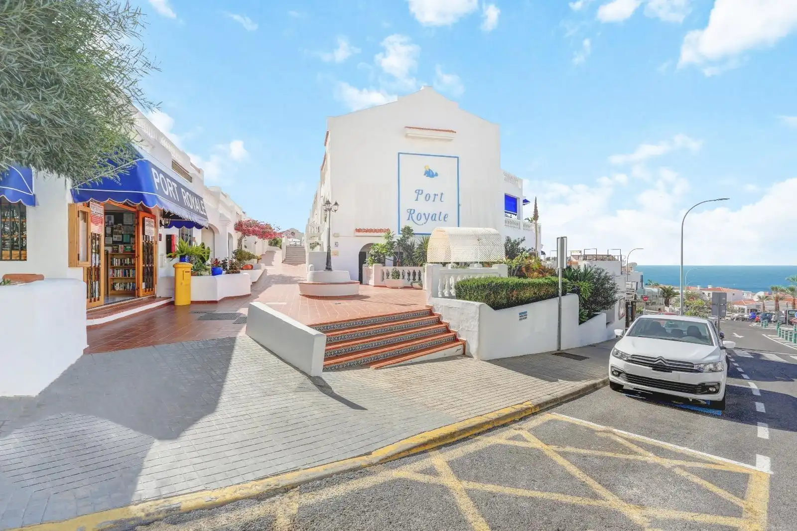 Vista exterior de Estudio en venta en Arona con Terraza, Amueblado y Piscina comunitaria