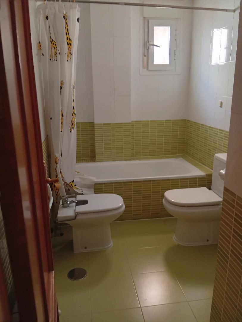 Baño de Piso en venta en Tomelloso con Calefacción