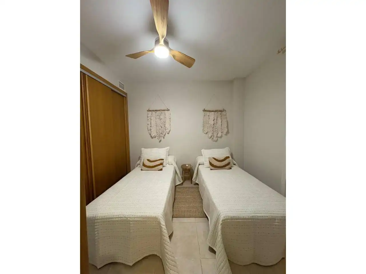 Habitación de Apartamento de alquiler en Daimús con Terraza y Piscina comunitaria