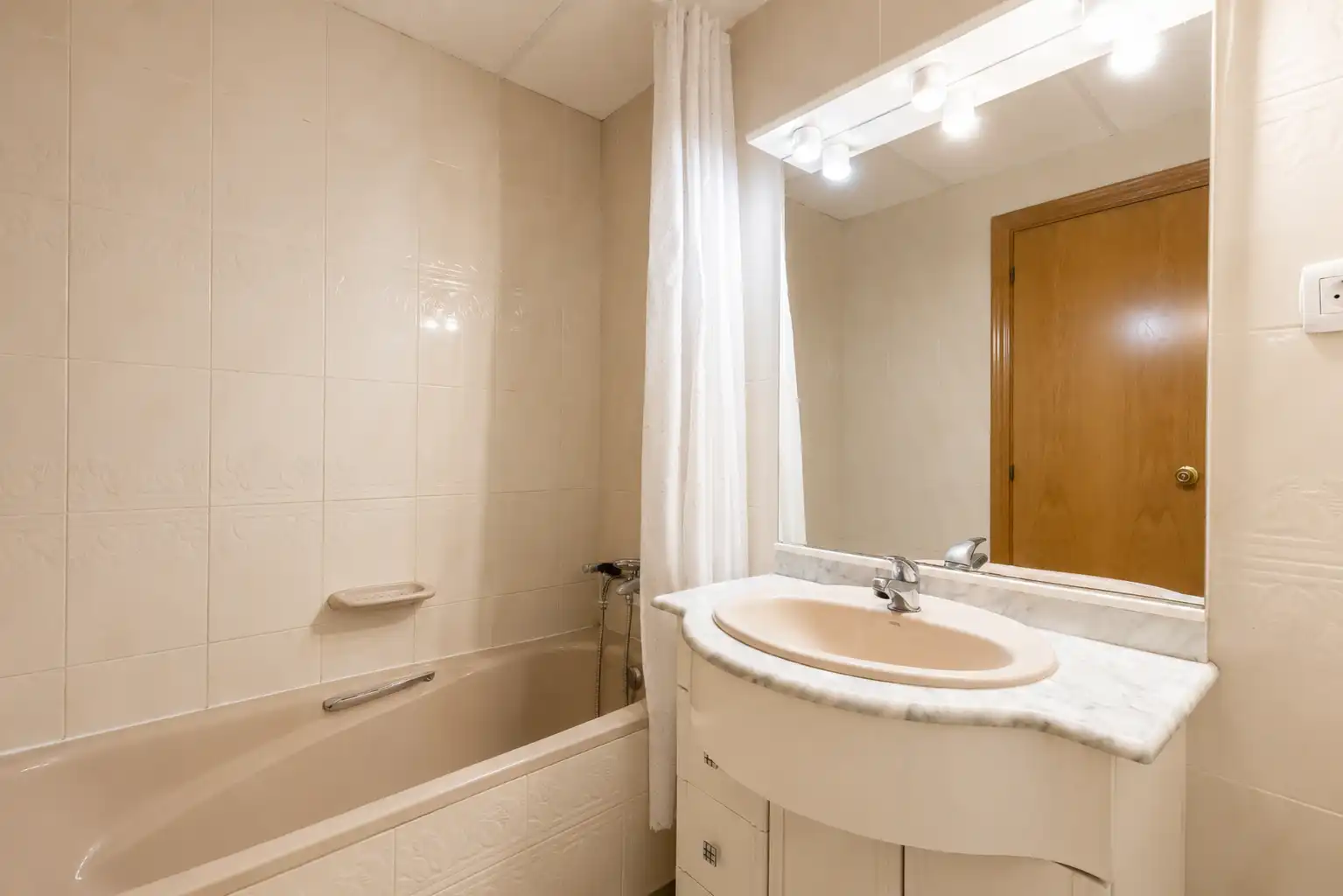 Bathroom of Detached homes for sale in Vandellòs i l'Hospitalet de l'Infant  with Heating, Private garden and Terrace