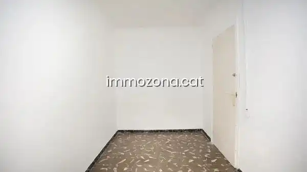 Dormitori de Apartament en venda en Girona