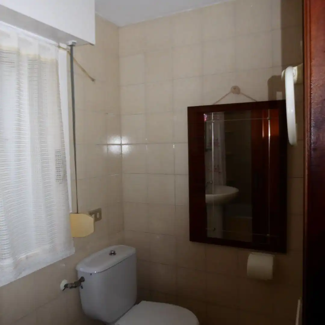 Baño de Ático de alquiler en Oviedo  con Calefacción, Parquet y Terraza