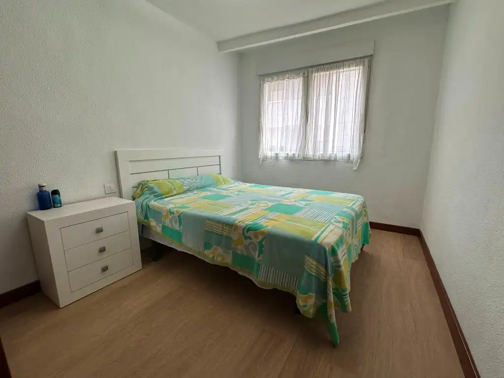 Habitación de Piso en venta en Gijón  con Parquet, Amueblado y Lavadora