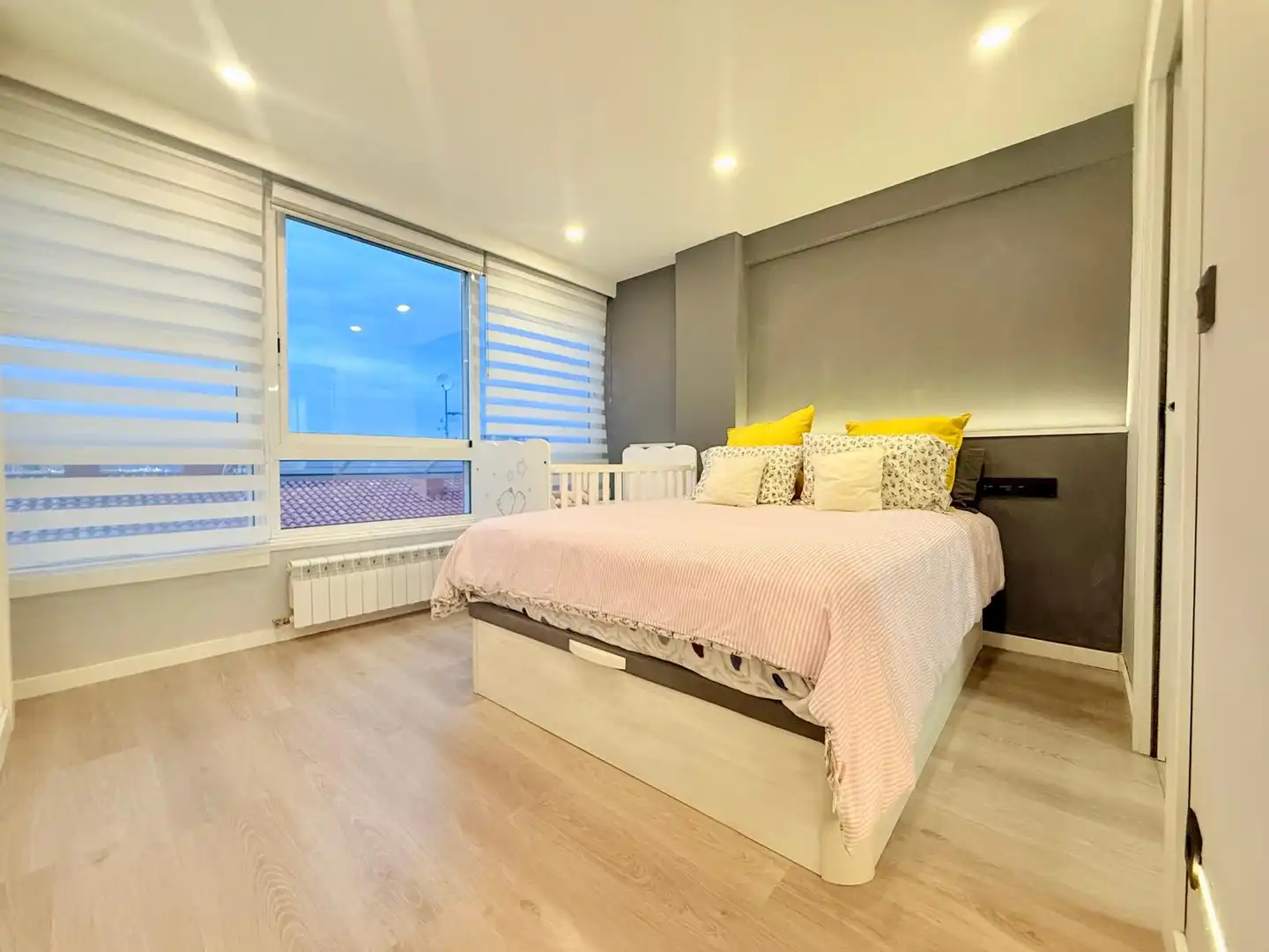 Habitación de Piso en venta en Vigo  con Calefacción, Trastero y Amueblado
