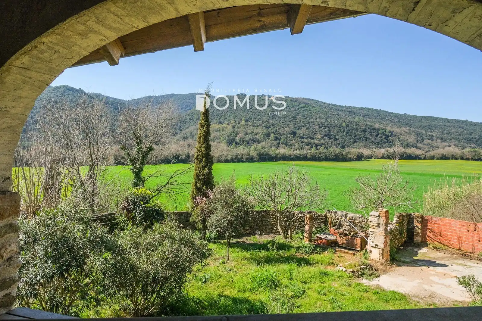 Country homes for sale in Besalú  with Private garden