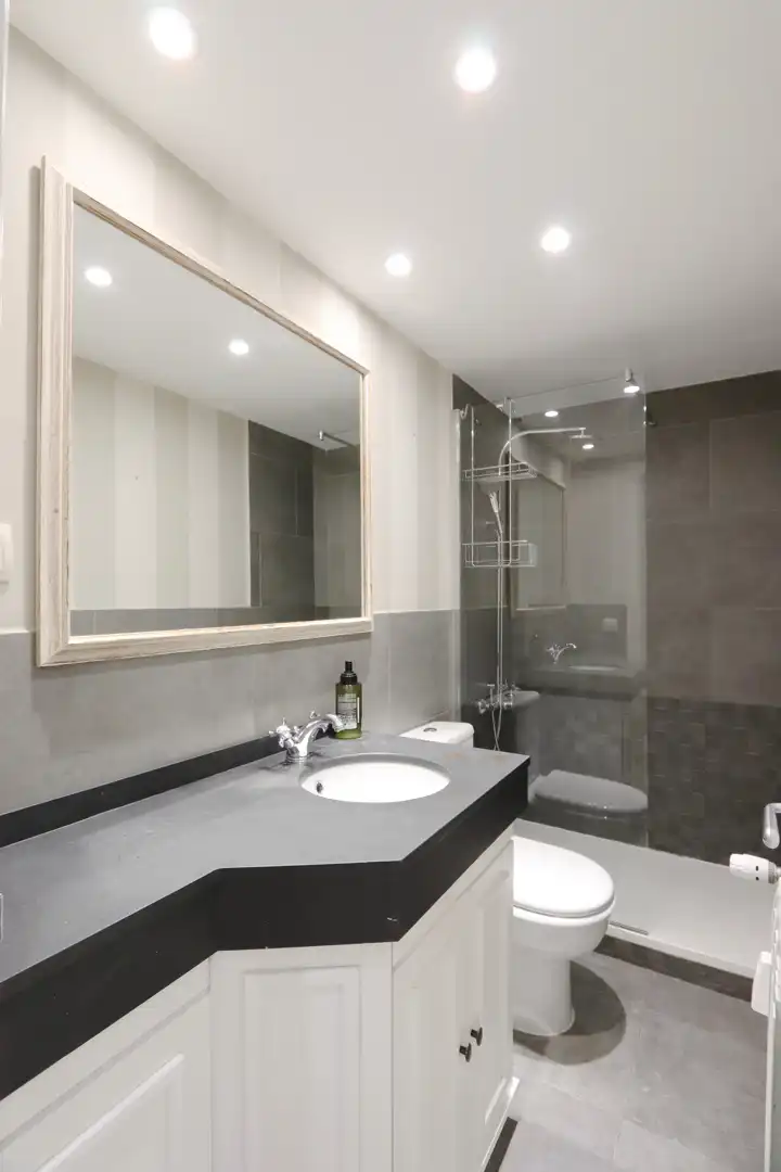 Baño de Piso de alquiler en Madrid con Aire acondicionado, Calefacción y Parquet