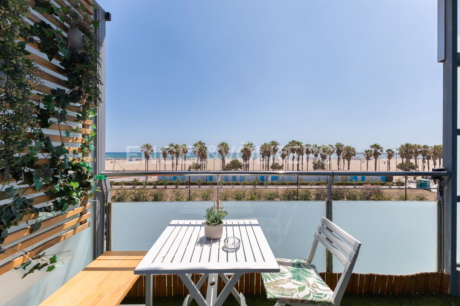Terrassa de Apartament de lloguer en  Valencia Capital amb Aire condicionat, Calefacció i Moblat