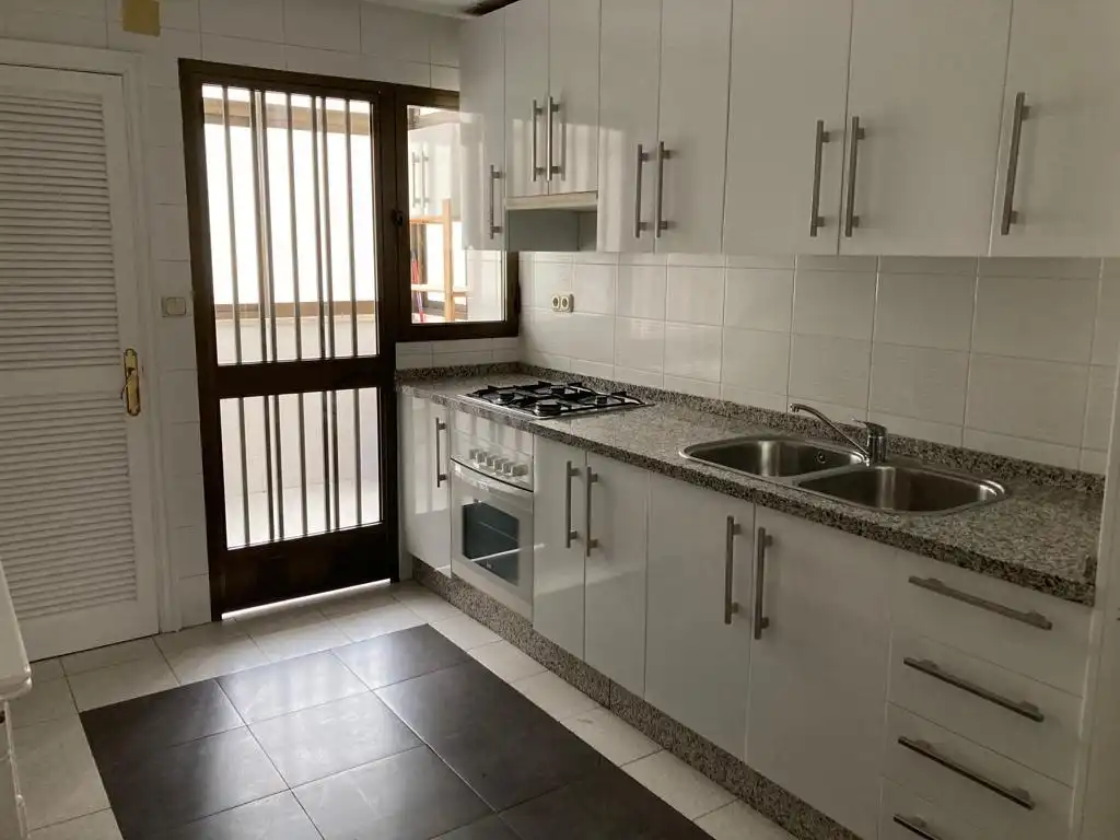 Wohnung mit Aufzug zur Miete in Poniente-Sur