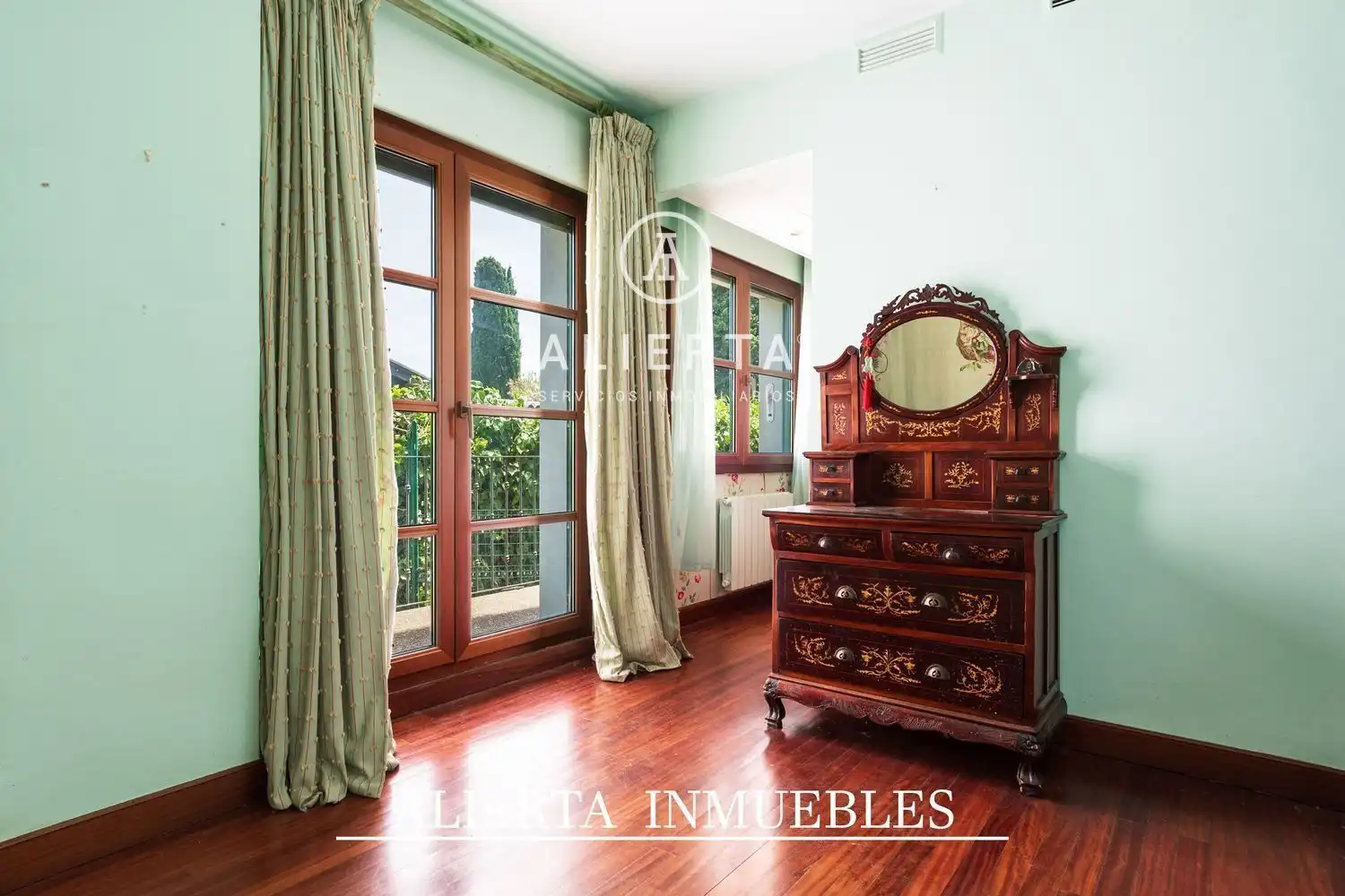 Houses for sale in del Ducado de Neopatria, Casablanca