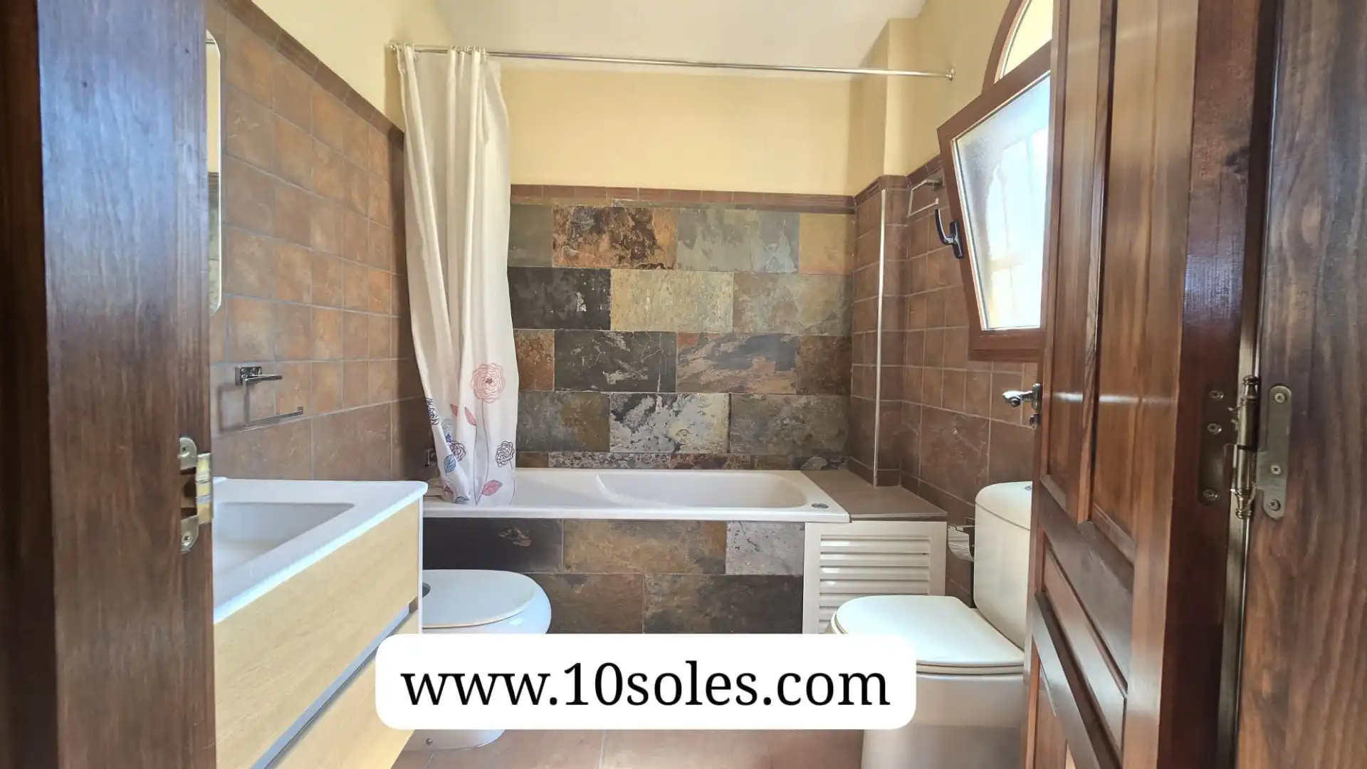 Baño de Casa adosada en venta en Bigastro con Terraza, Trastero y Piscina