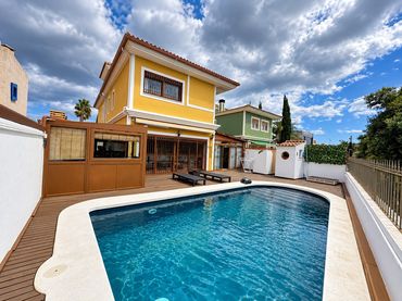 Chalet con piscina en venta en Avenida Conrado Albaladejo