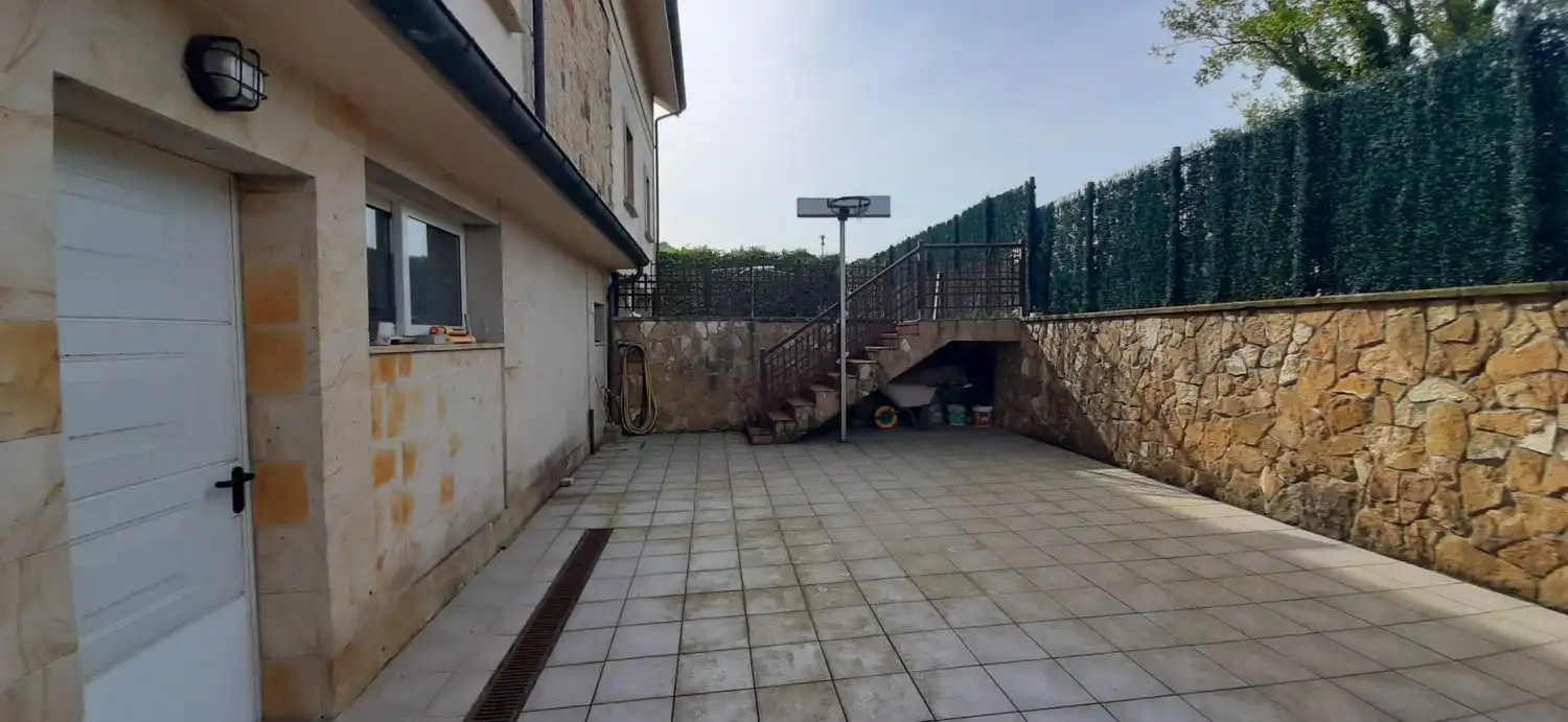 Terrassa de Casa o xalet en venda en Argoños  amb Calefacció