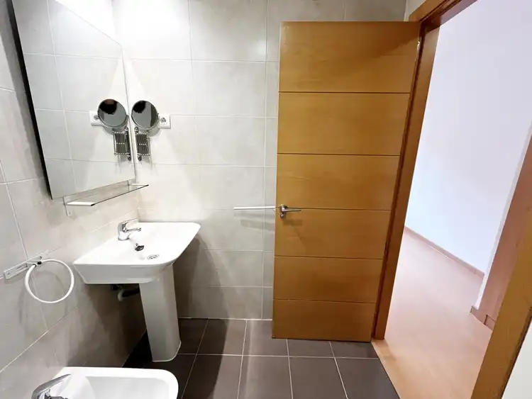 Bany de Pis de lloguer en Getafe amb Calefacció, Parquet i Traster