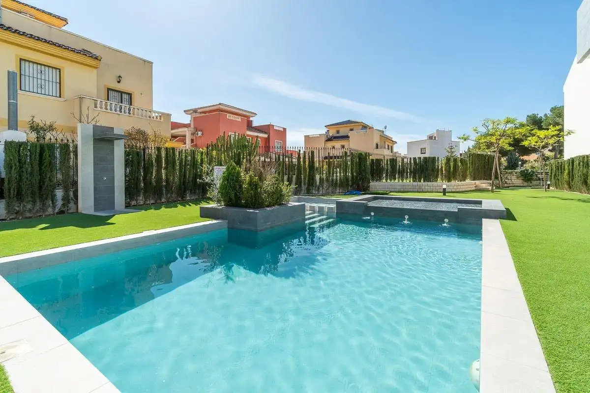 Bajo con piscina en venta en Calle Pego, imagen 6